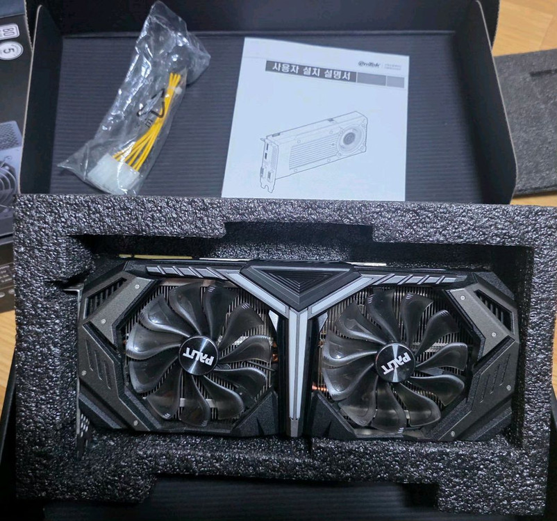 이엠텍 RTX2070SUPER + 라이저덱4.0 이미지