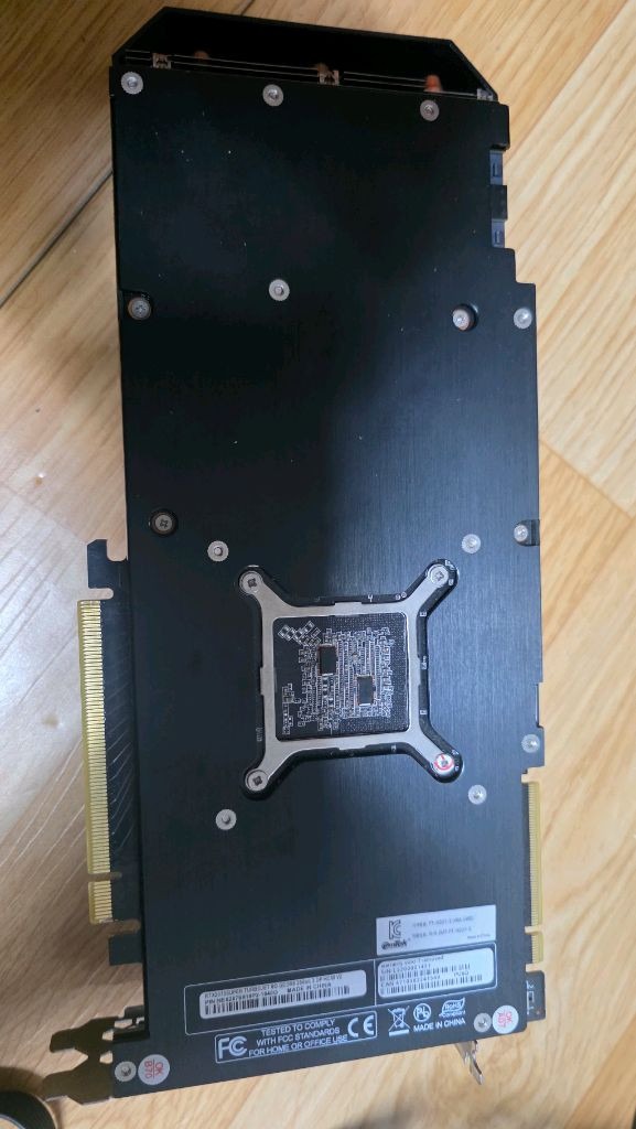 이엠텍 RTX2070SUPER + 라이저덱4.0 이미지