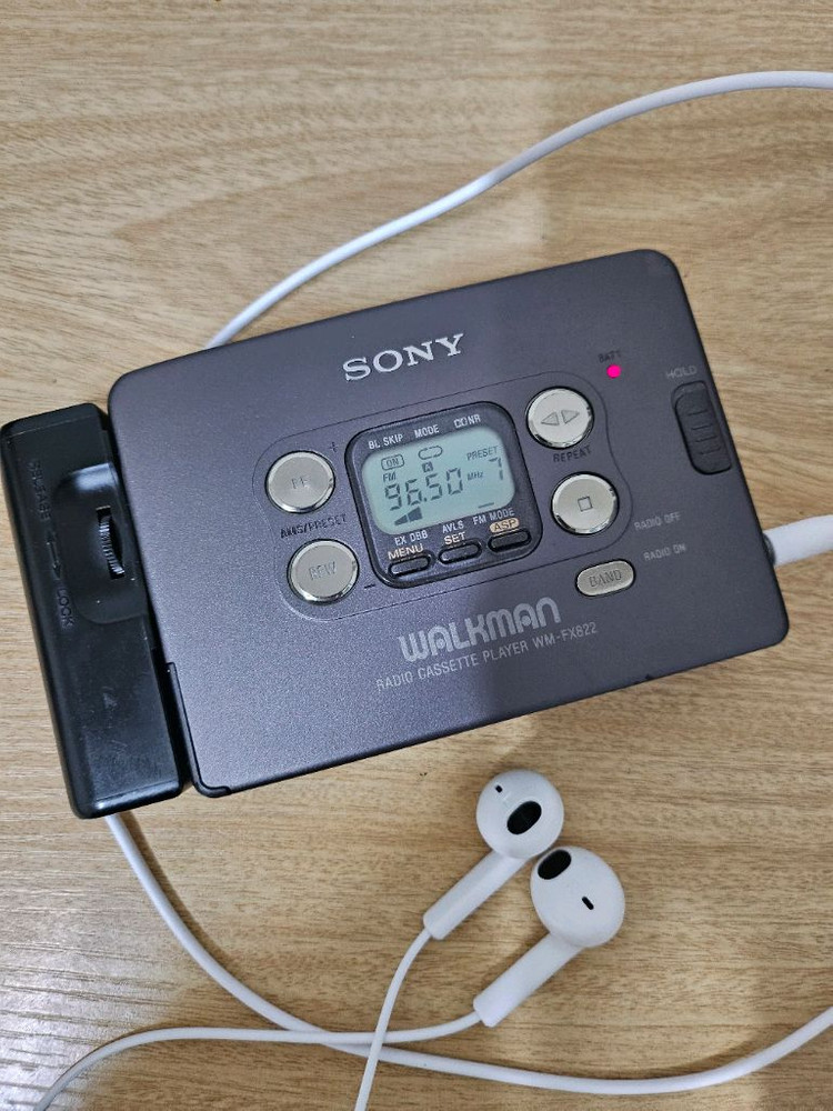 소니 워크맨 WM-FX822 라디오 카세트 플레이어+이어폰등 이미지