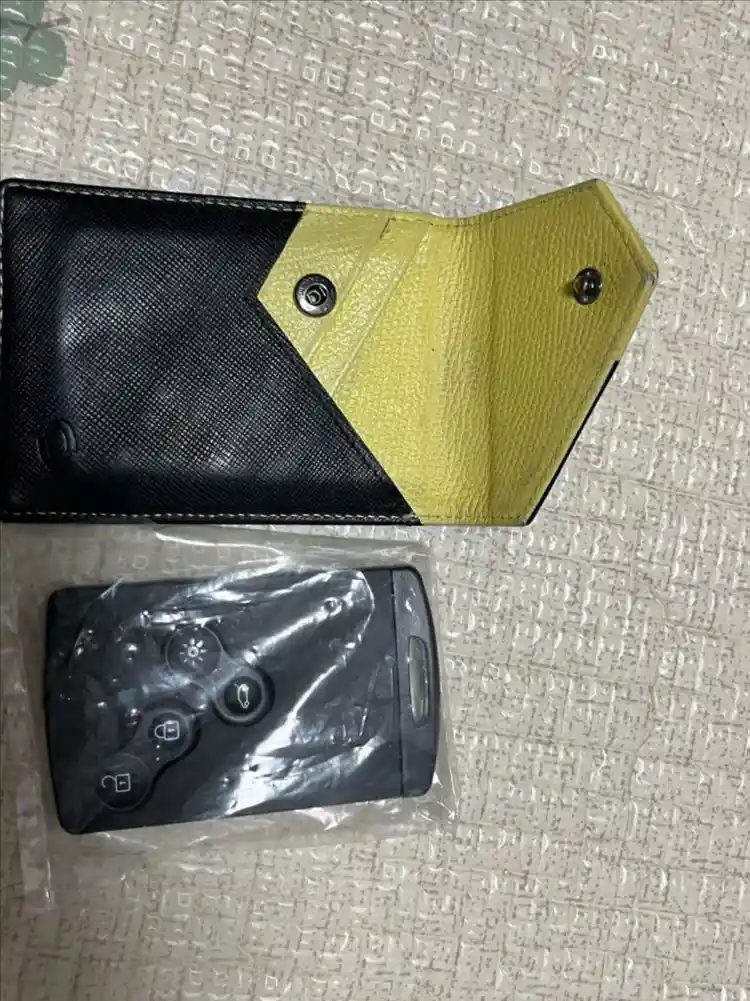 르노삼성자동차 스마트키 및 지갑 이미지