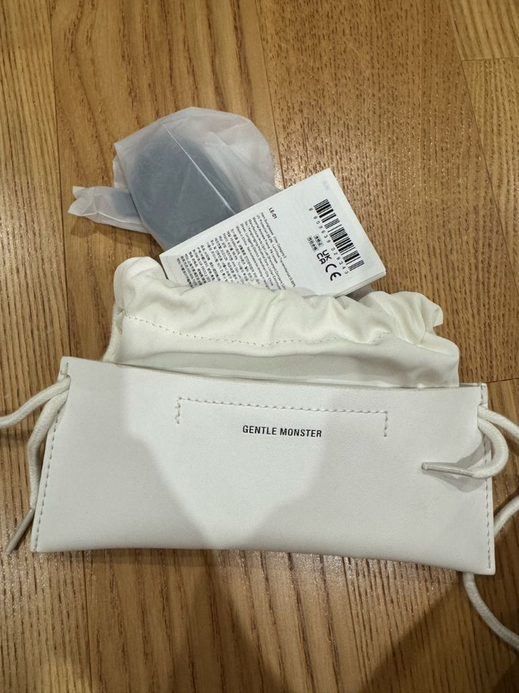 젠틀몬스터 LE-01 블랙 선글라스 이미지