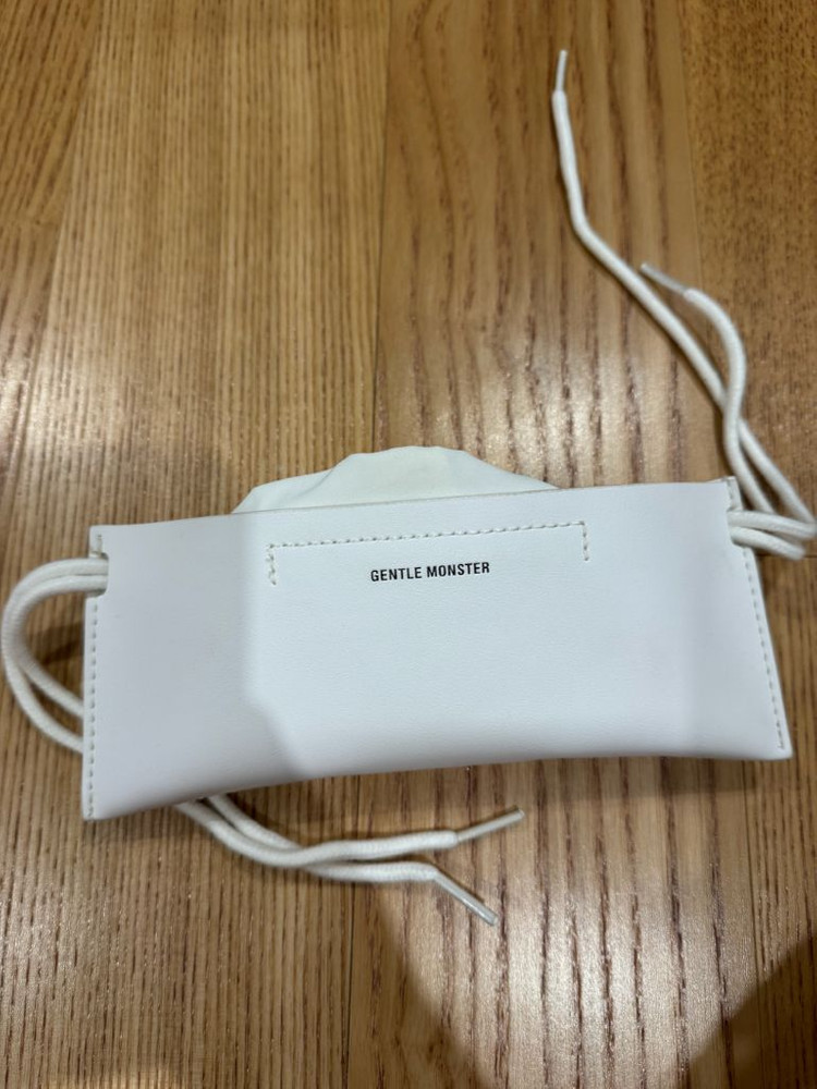 젠틀몬스터 LE-01 블랙 선글라스 이미지