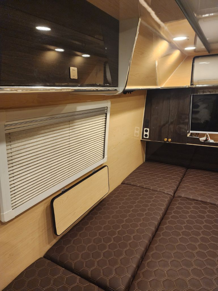 레스타 캠핑카 판매합니다 이미지