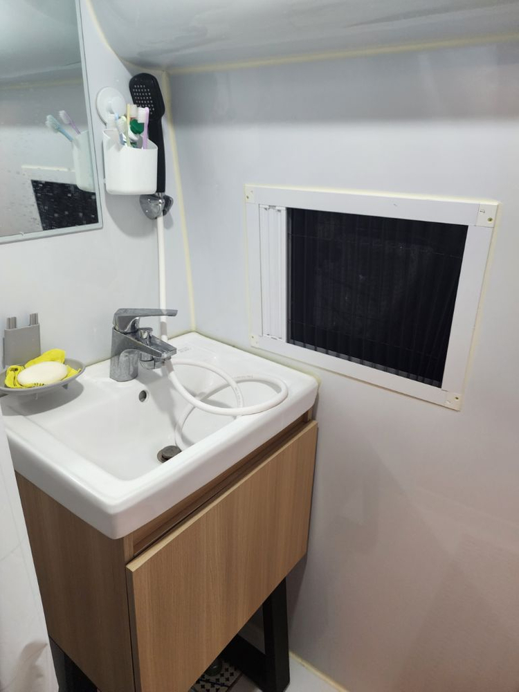 레스타 캠핑카 판매합니다 이미지