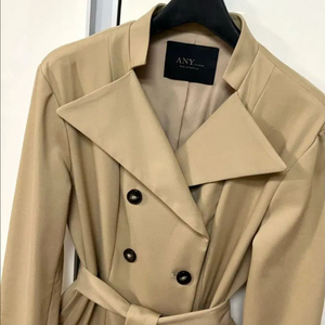제평 애니 ANY 스탠카라 트렌치 원피스 겸 코트 더블버튼 롱자켓 베이지 이미지