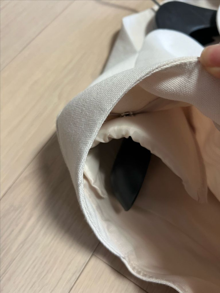 이더 EITHER 커브드 린넨 베스트 자켓 아이보리 숄더패드 민소매 캡소매 여름 정장 하객룩 오피스룩 이미지