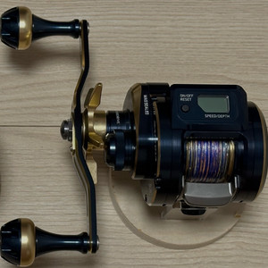 [S급]21솔티가ic 100L(한국다이와정품/6.3:1) + slpw 130mm 핸들 + 용스 드랙음튜닝 이미지