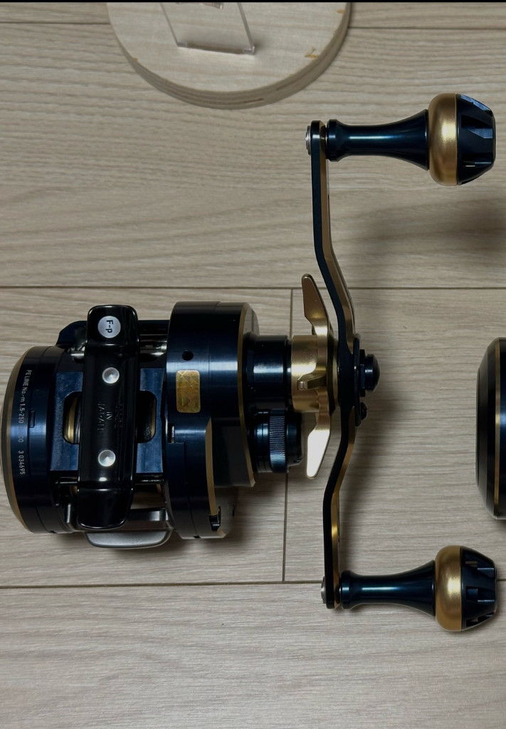 [S급]21솔티가ic 100L(한국다이와정품/6.3:1) + slpw 130mm 핸들 + 용스 드랙음튜닝 이미지