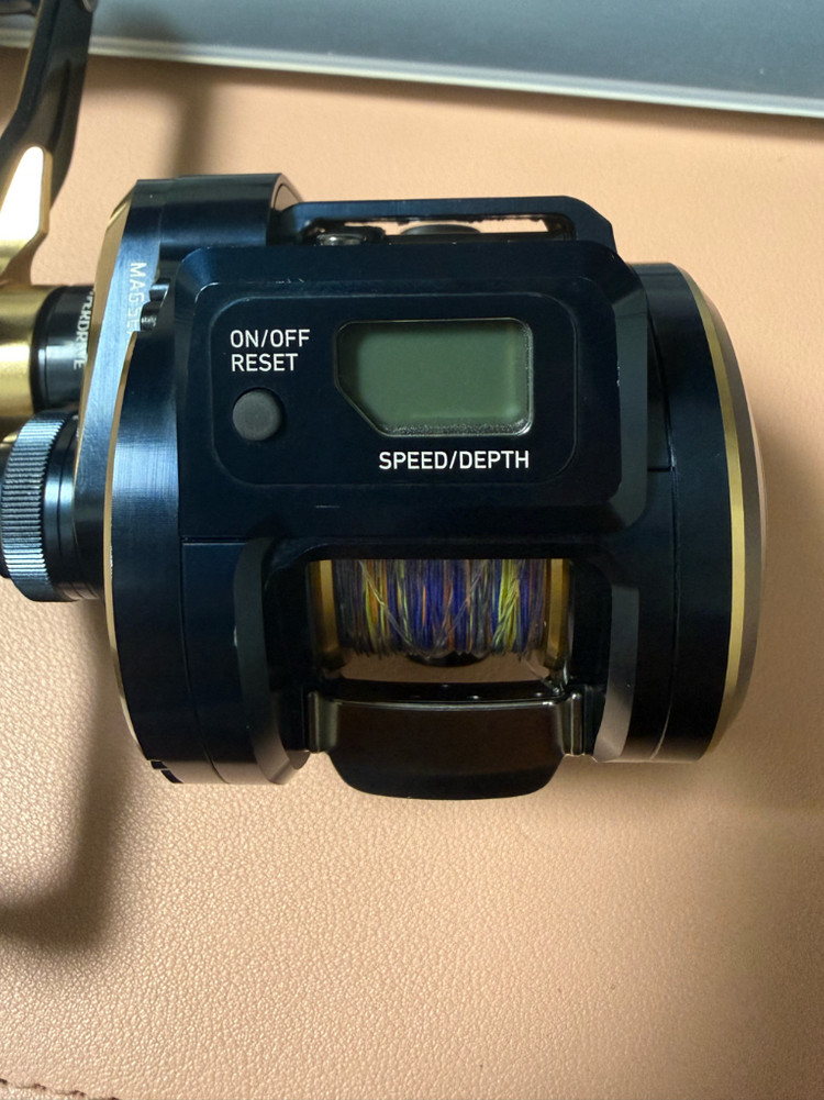 [S급]21솔티가ic 100L(한국다이와정품/6.3:1) + slpw 130mm 핸들 + 용스 드랙음튜닝 이미지