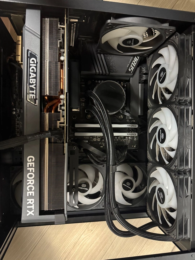 i9-13900k + RTX4080 + 64GB RAM 하이엔드 PC 이미지