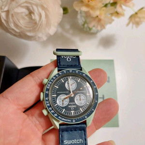 오메가 문스와치 미션온어스 bioceramic 시계 국내매장판 이미지