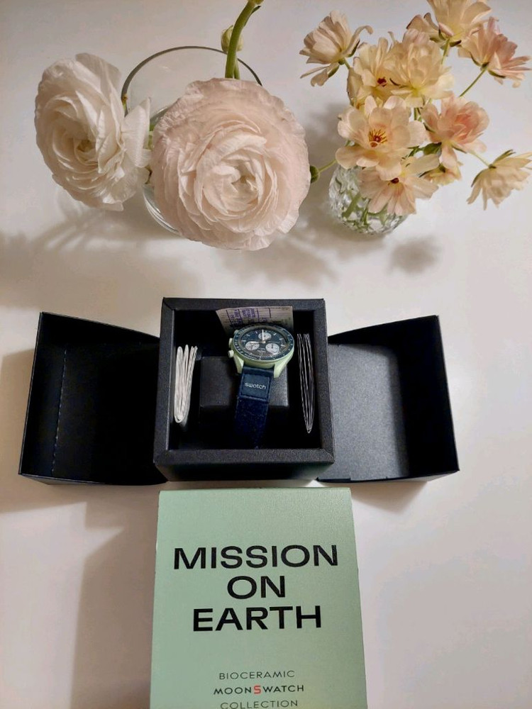 오메가 문스와치 미션온어스 bioceramic 시계 국내매장판 이미지