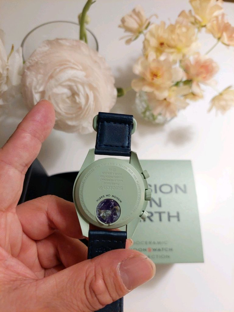 오메가 문스와치 미션온어스 bioceramic 시계 국내매장판 이미지