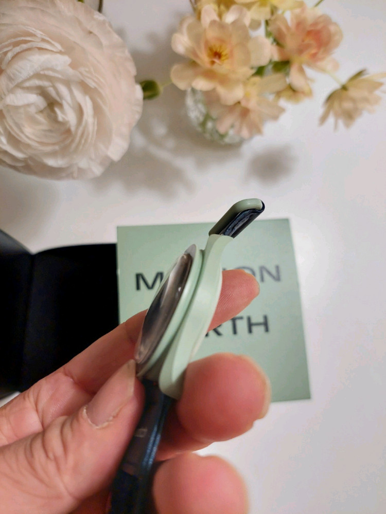 오메가 문스와치 미션온어스 bioceramic 시계 국내매장판 이미지