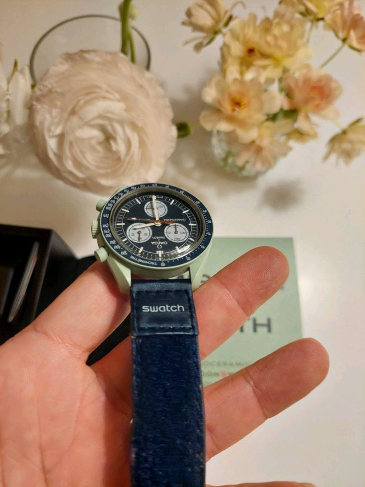 오메가 문스와치 미션온어스 bioceramic 시계 국내매장판 이미지