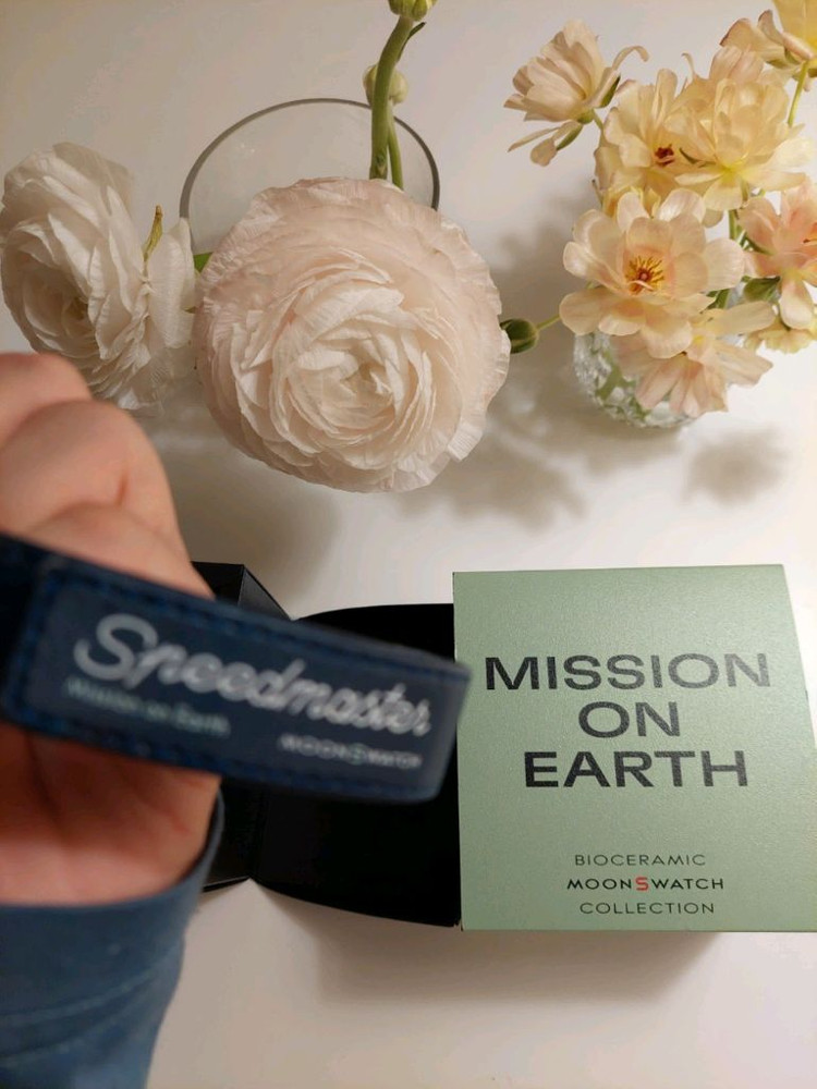 오메가 문스와치 미션온어스 bioceramic 시계 국내매장판 이미지