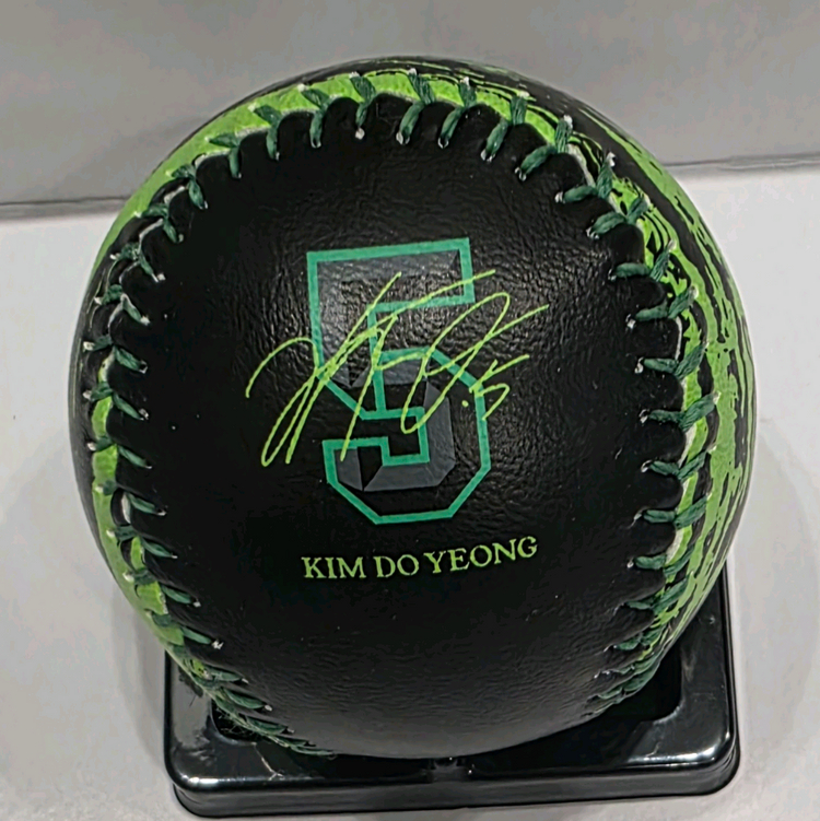 김도영 30-30 기념구 싸인볼 이미지