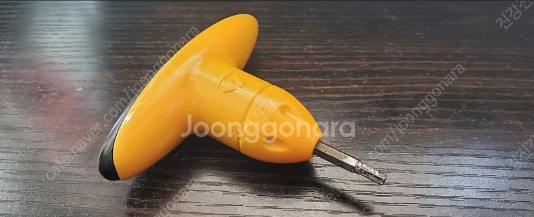 제목과 같이 테일러 메이드 렌치 와 그립 교정기를 일괄 1만2천원에 판매 이미지