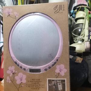 아이유 CD플레이어 이미지