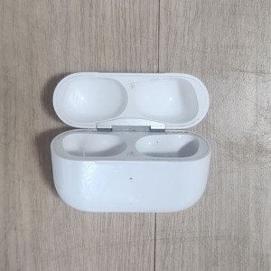 에어팟 프로 2세대 본체 이미지