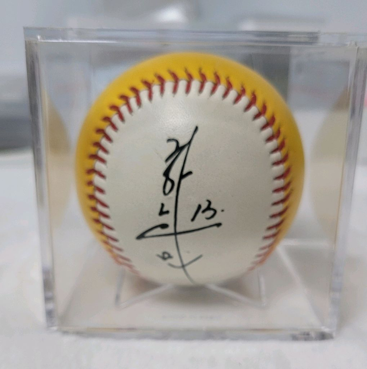 빙그레이글스 투톤로고볼 한희민 싸인볼 이미지