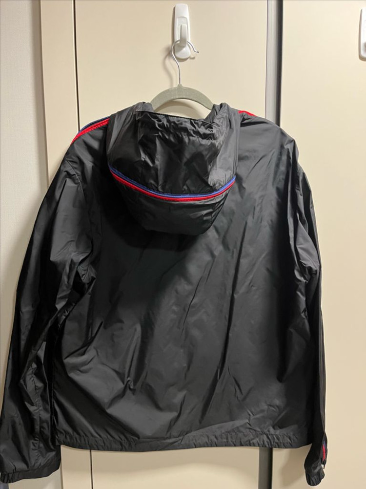 몽클레어 바람막이 사이즈2 판매합니다. 이미지