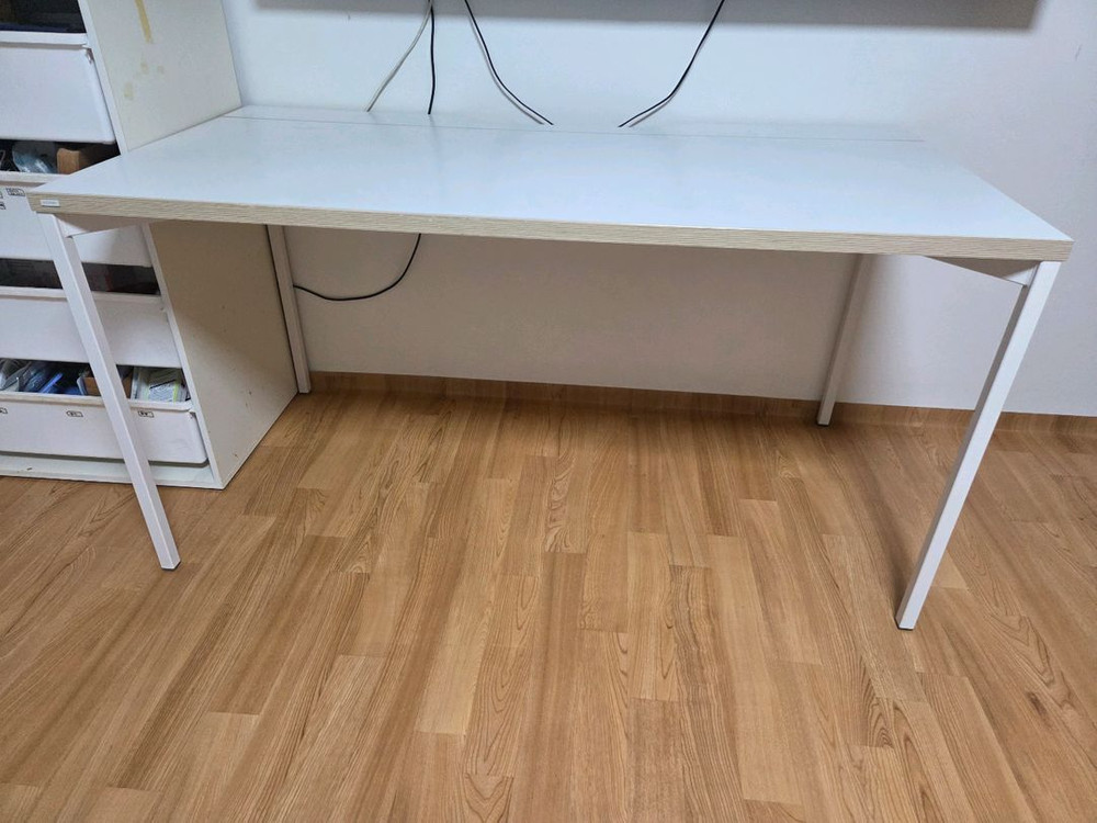 데스커책상 이미지