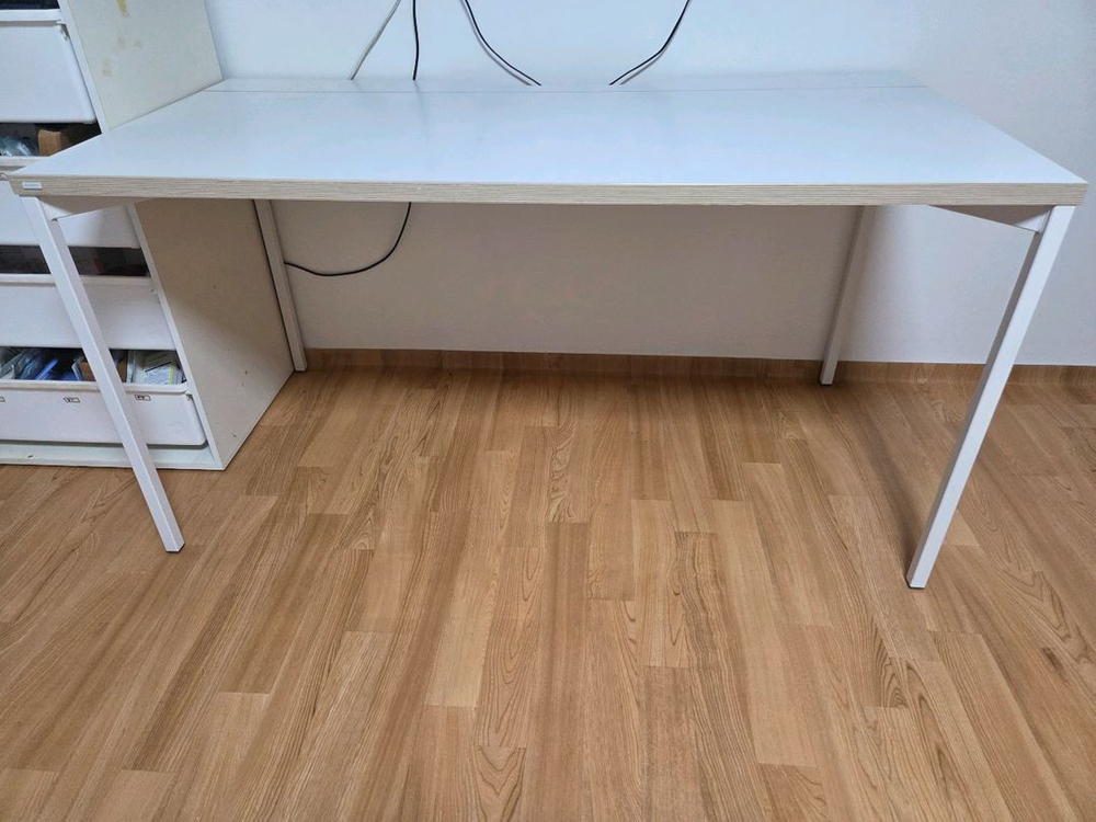 데스커책상 이미지