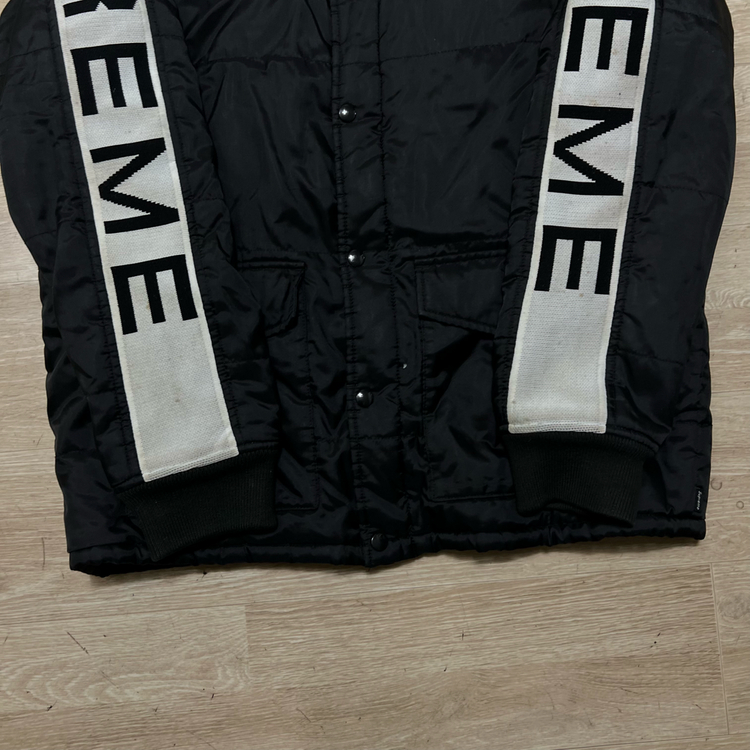 슈프림 사이드라인 로고 암밴드 플리스 안감 패딩 점퍼 [블랙] L/100 이미지