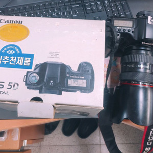 풀프레임 DSLR 카메라 + 렌즈 세트 이미지