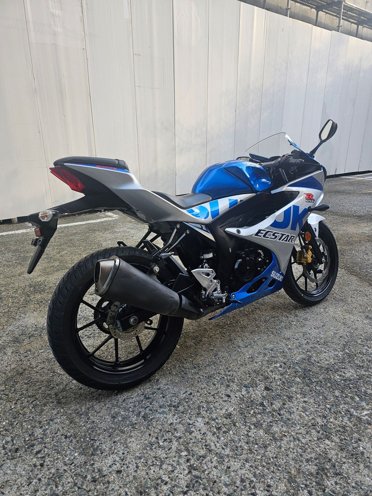 21년식 스즈키 gsx-r125 스페셜 색상 판매합니다 이미지