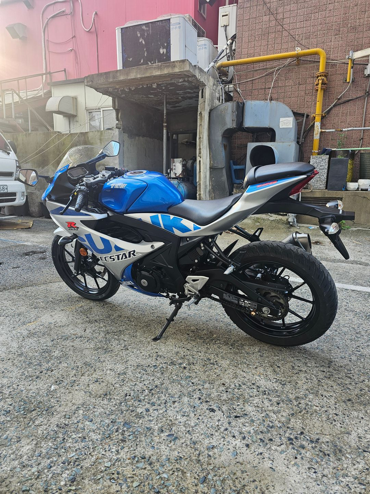 21년식 스즈키 gsx-r125 스페셜 색상 판매합니다 이미지