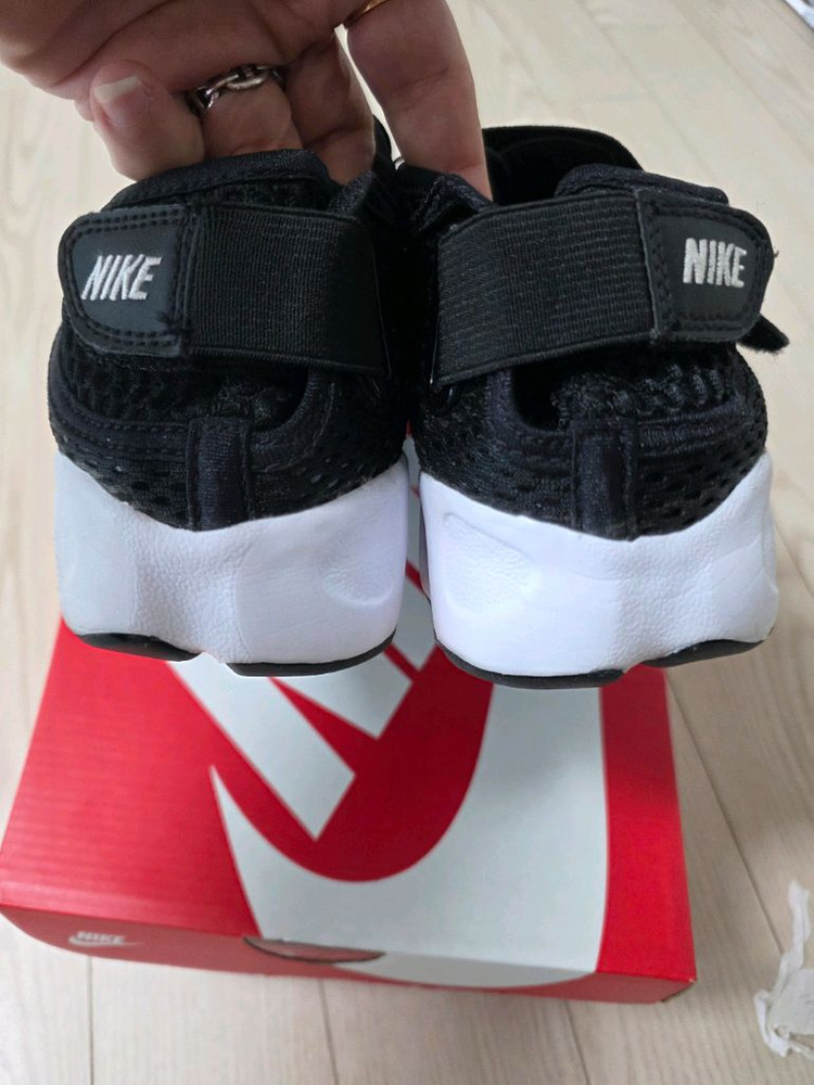 나이키 키즈에어리프트 240사이즈 이미지