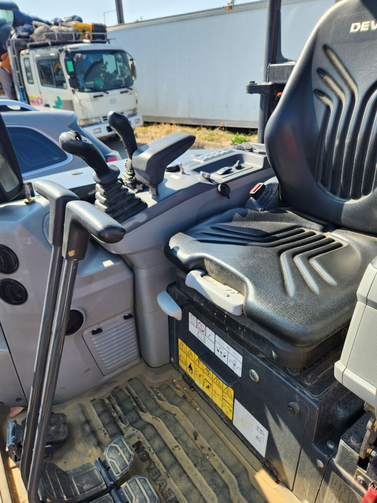 중고미니굴삭기 두산 DX35 코끼리집게 2024년식 630시간 대구위치 중고굴삭기매매 이미지