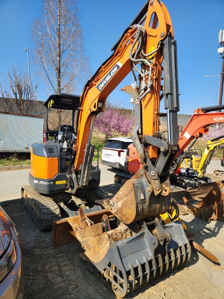 중고미니굴삭기 두산 DX35 코끼리집게 2024년식 630시간 대구위치 중고굴삭기매매 이미지