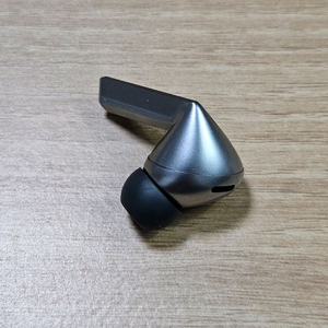 갤럭시 버즈3프로 실버 오른쪽 이미지