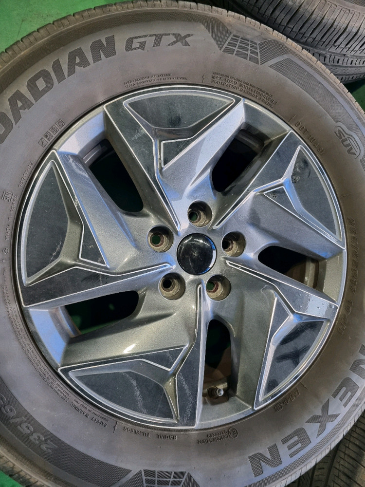 쏘렌토 17인치휠 휠 타이어 이미지