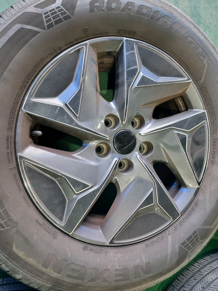 쏘렌토 17인치휠 휠 타이어 이미지