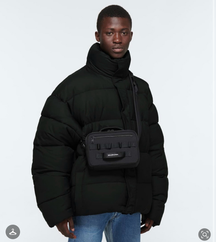 발렌시아가 아미 크로스 바디백 판매합니다. 이미지