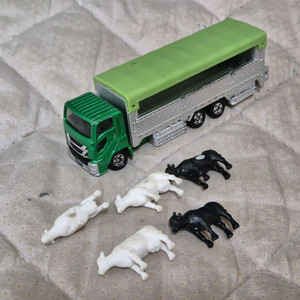 롱 타입 토미카 No.139 가축운반차(가축 5마리포함) 이미지