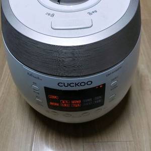 쿠쿠전자 밥솥 압력밥솥 6인용 CRP-RT069FW 팝니다 이미지