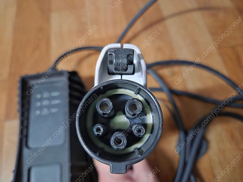 220v 전기차 충전기 이미지