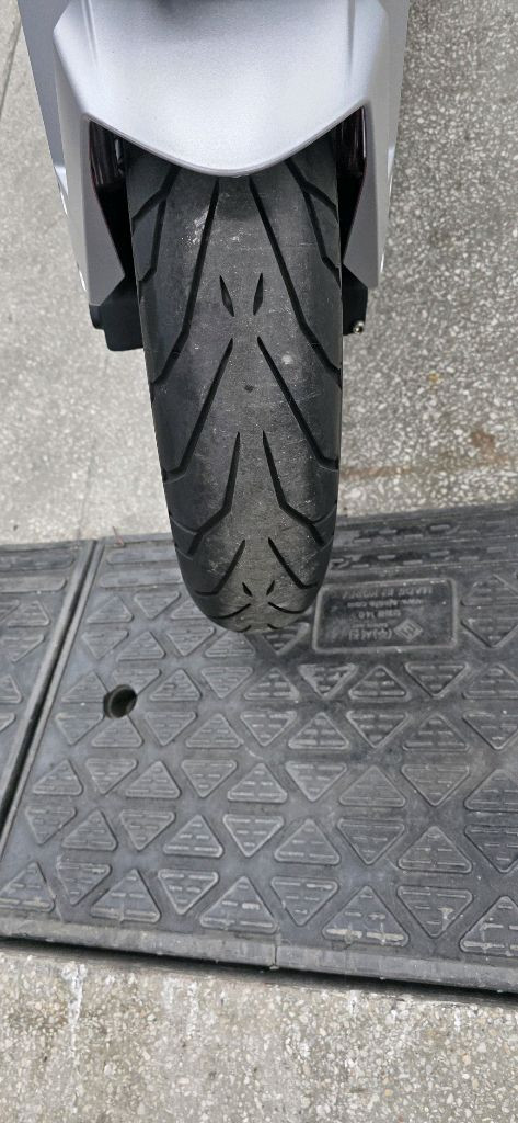 스즈끼 gsx 8r 2천키로 신차급 25년식 이미지