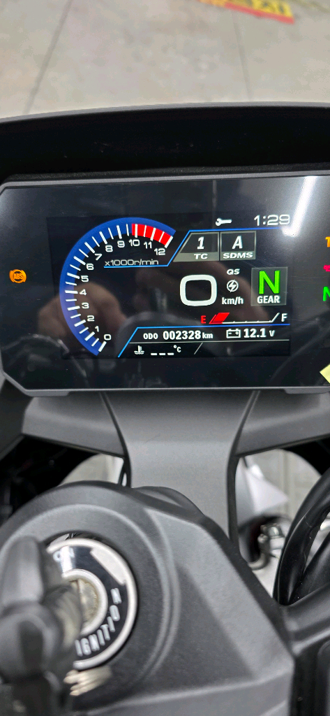 스즈끼 gsx 8r 2천키로 신차급 25년식 이미지