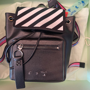 오프화이트(Off-White)의 '디아그(Diag)' 스트라이프 가죽 미니 백팩 이미지