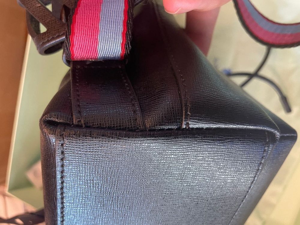 오프화이트(Off-White)의 '디아그(Diag)' 스트라이프 가죽 미니 백팩 이미지