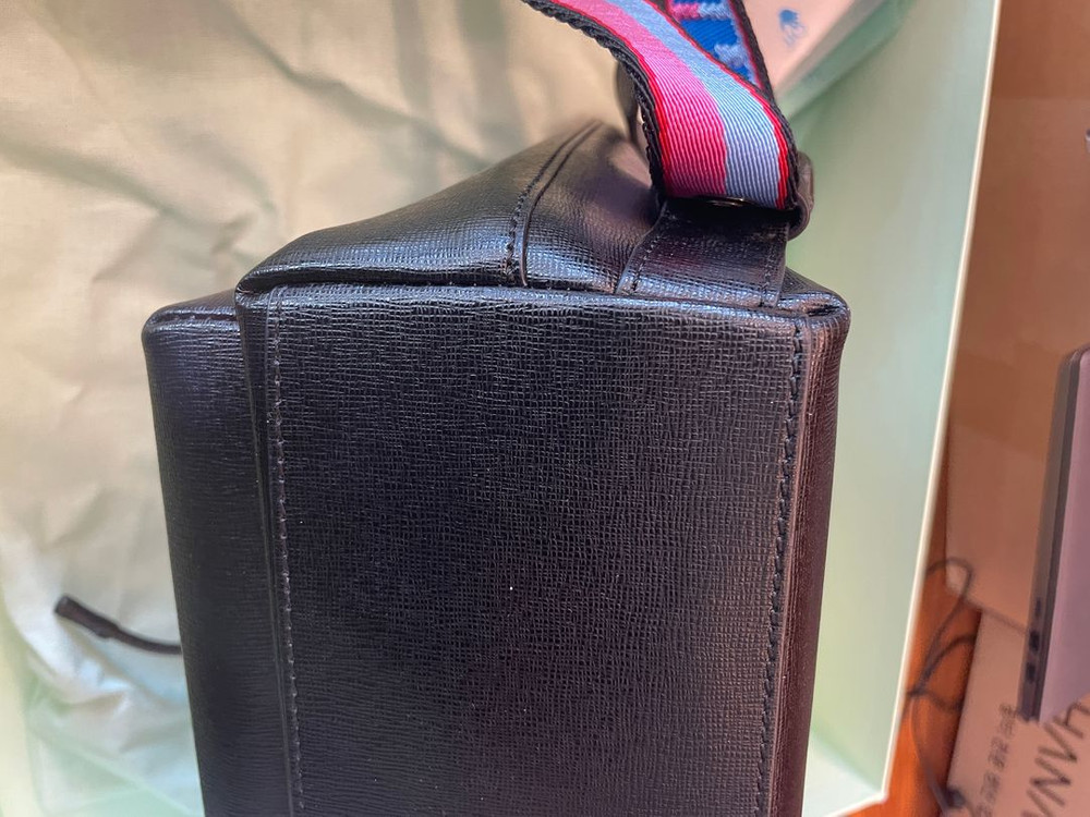 오프화이트(Off-White)의 '디아그(Diag)' 스트라이프 가죽 미니 백팩 이미지