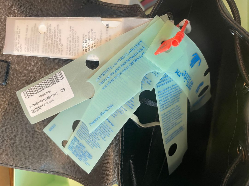 오프화이트(Off-White)의 '디아그(Diag)' 스트라이프 가죽 미니 백팩 이미지