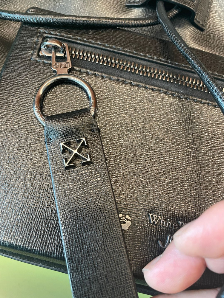 오프화이트(Off-White)의 '디아그(Diag)' 스트라이프 가죽 미니 백팩 이미지