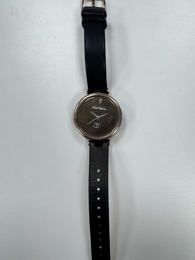 가민 릴리 클래식 에디션 여성용 스마트워치 이미지